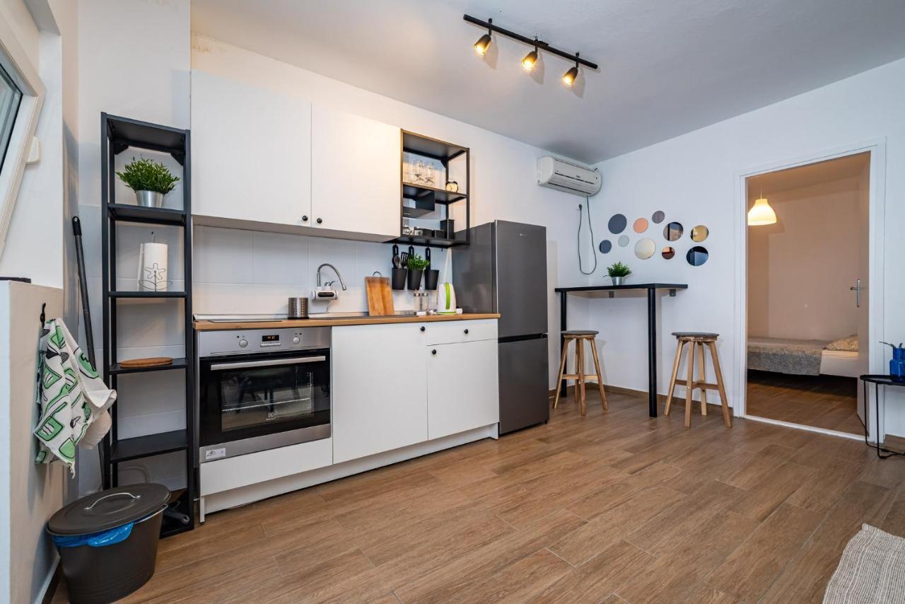 Apartment Sunset โรวานิสกา ภายนอก รูปภาพ