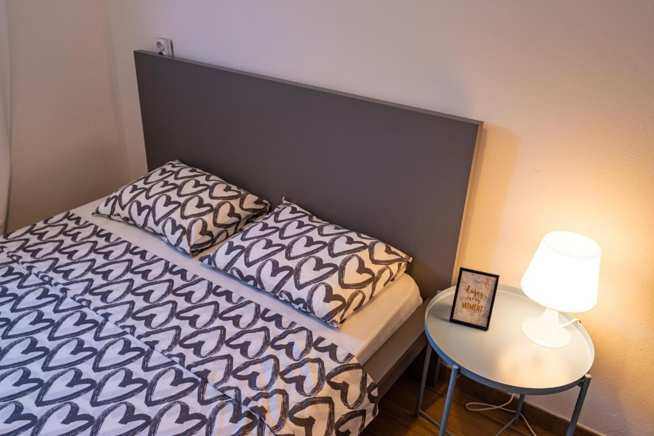 Apartment Sunset โรวานิสกา ภายนอก รูปภาพ